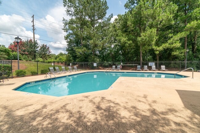 Building Photo - Charming 2-Bedroom Townhome in Prime Locat...