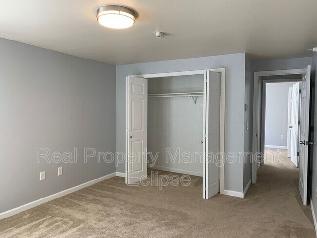 Building Photo - 700 Front St S