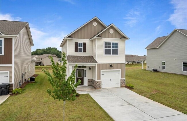 Primary Photo - 105 Weaver Way