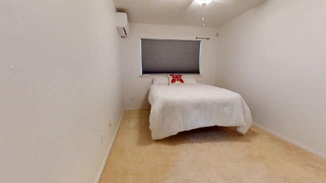 Building Photo - 4 Bedroom 2.5 Bath, 2 Car garage, Solar pa...