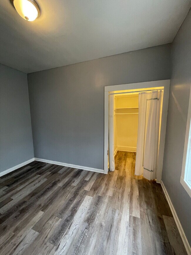 Building Photo - Cozy 1-Bedroom in Sharon – Walkable Location, Pets Welcome!