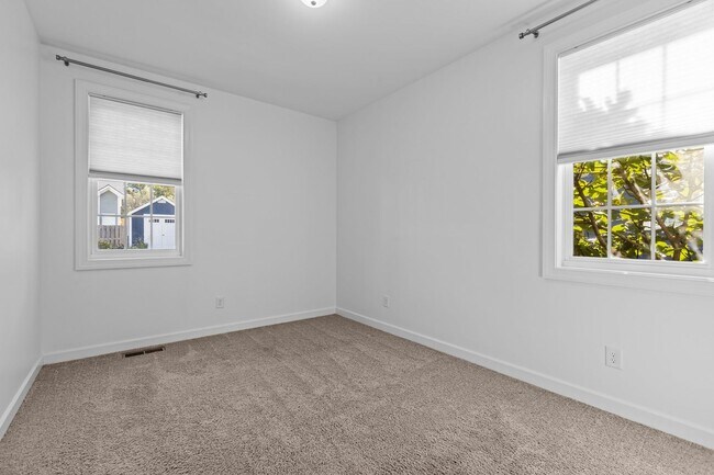 Building Photo - Gorgeous 3 Bedroom Home in Downtown Raleig...