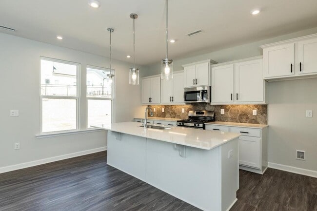 Building Photo - 50 Maximus Cir