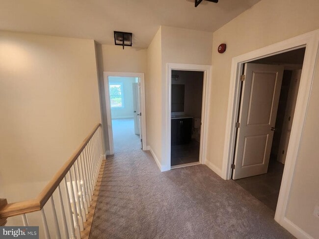 Building Photo - 328 Foxtail Ln