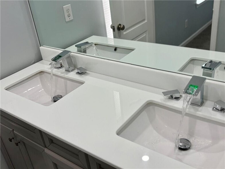 Building Photo - 6347 Ellenwood Dr