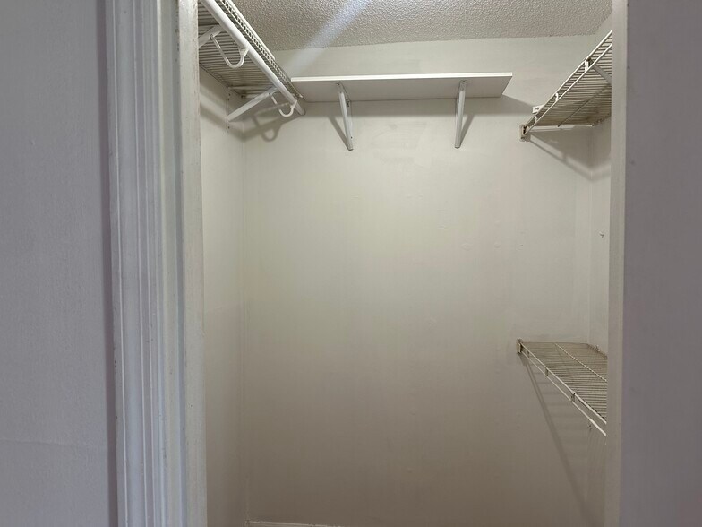 Building Photo - 303 Granville Ct