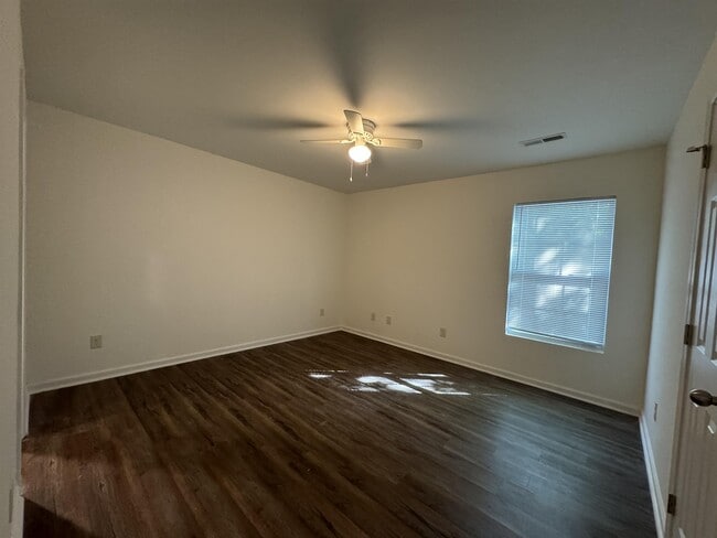 Building Photo - 406 Chestnut St