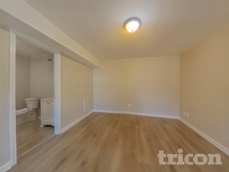 Building Photo - 225 Victoria Blvd