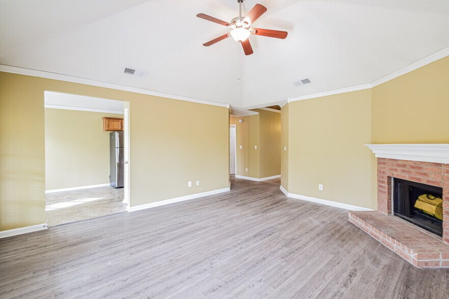 Building Photo - 430 N Ericson Rd