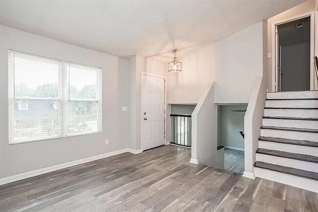 Building Photo - 1742 Wee Kirk Rd SE