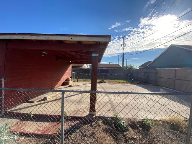 Building Photo - 3308 N 11th Ave