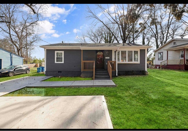 Building Photo - 1008 E Club Blvd