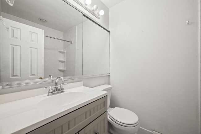 Building Photo - 404 Worthington Dr