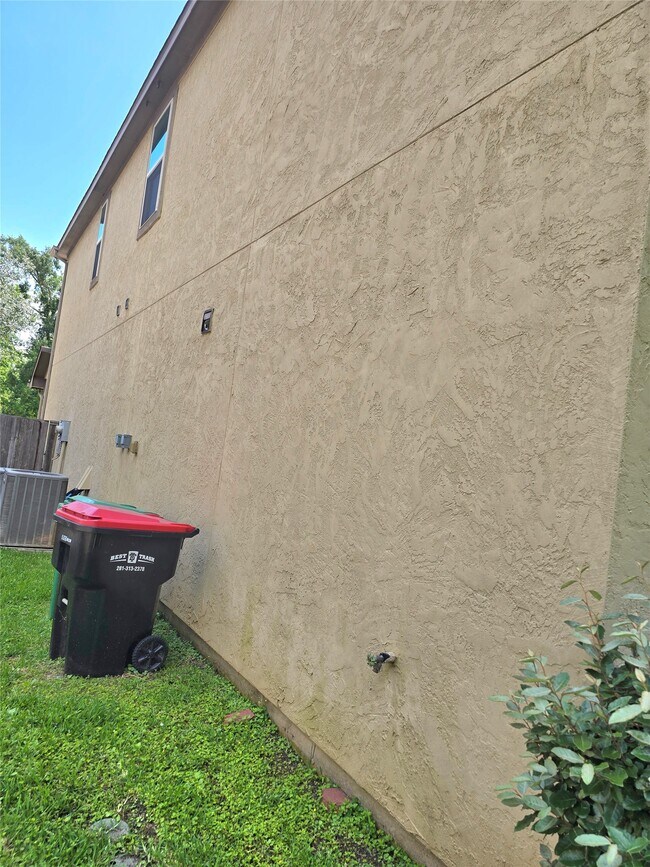 Building Photo - 10 Val Delsa Ct