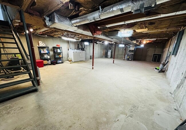 Building Photo - 31 Deane Rd