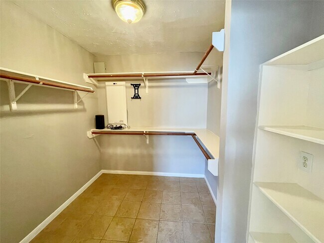 Building Photo - 16507 Shady Canyon Ct