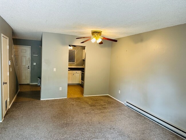 Building Photo - Charming Condo Conveniently Located