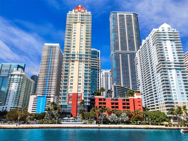 Building Photo - 1155 Brickell Bay Dr