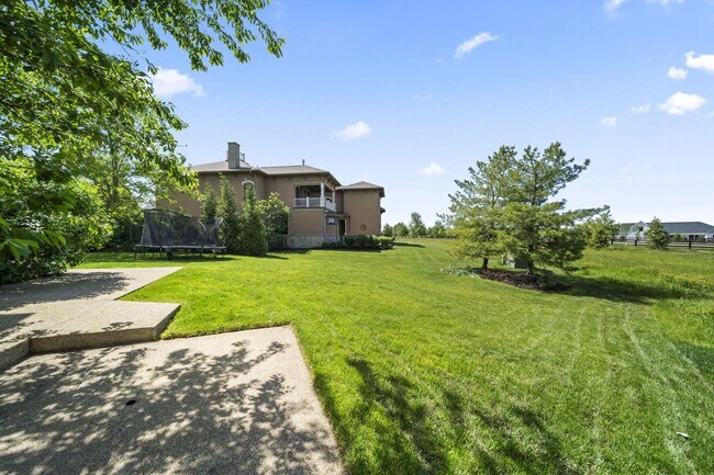 Building Photo - 10420 Pagoda Way