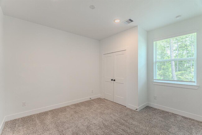Building Photo - 152 Red Cascade Trl