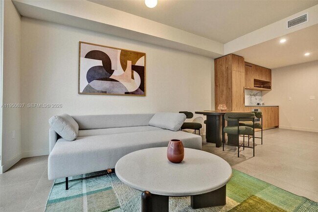 Building Photo - 11 NE 6th St