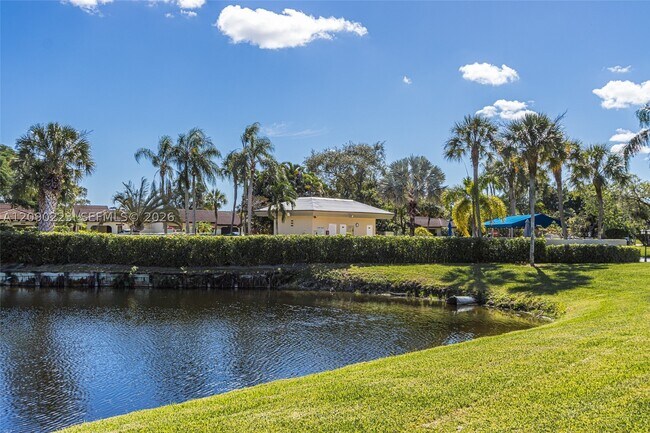 Building Photo - 8566 Casa Del Lago