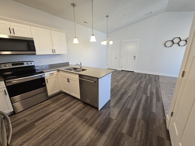 Building Photo - 1985 N 3330 W