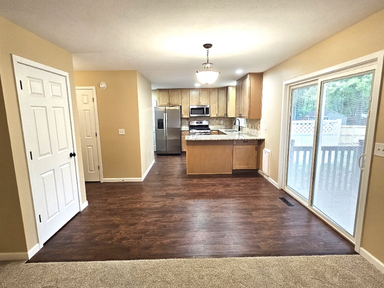 Building Photo - 10279 Rosewood Ct