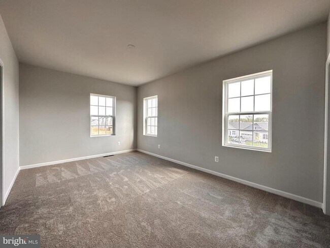 Building Photo - 526 Parkland Dr