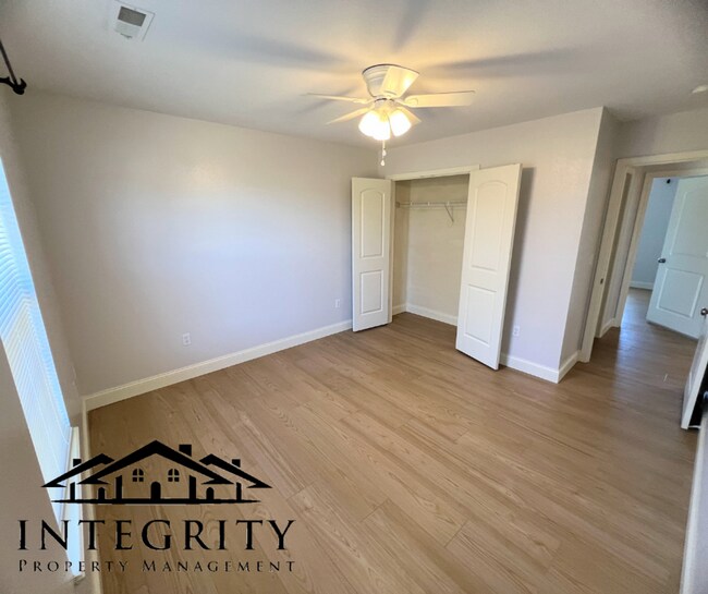 Building Photo - Fenced home close to West Gate of FLW!