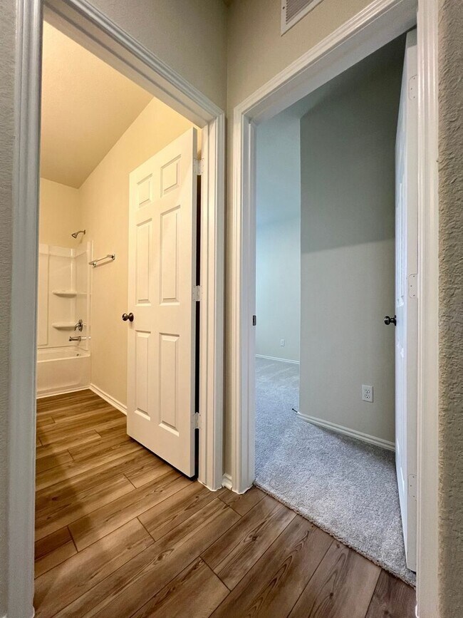 Building Photo - Charming 3BR 2BA House in Buda