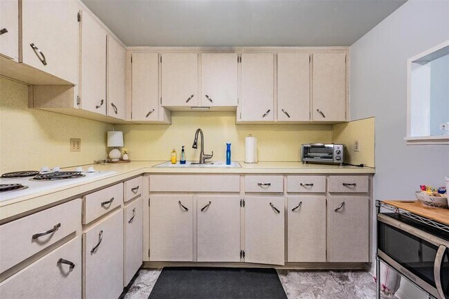 Building Photo - 2042 Australia Way W
