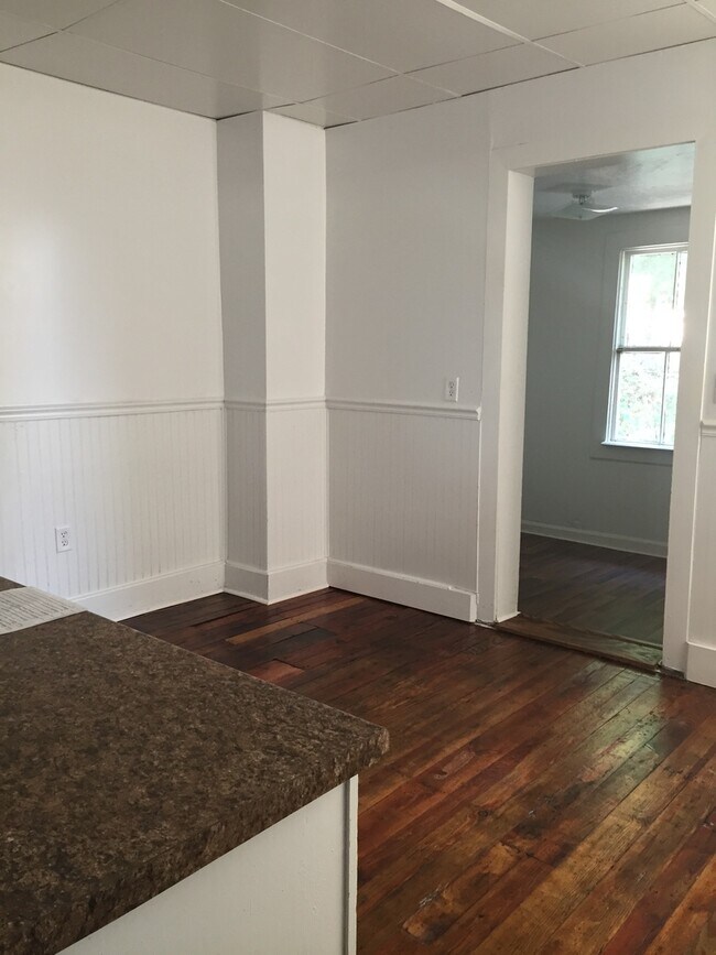 Building Photo - 3 Bedroom 2 Bath with Yard -York City SD