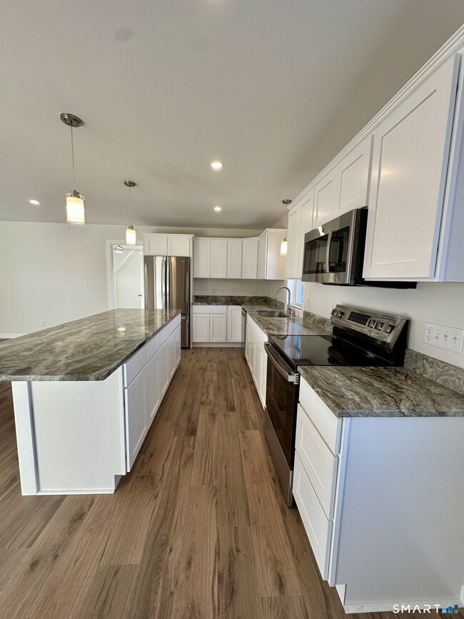 Building Photo - 48 Cedar St