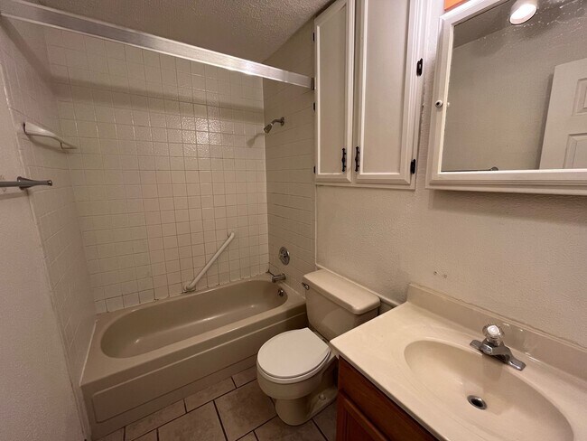 Building Photo - ALL PROSPECTIVE TENANTS MUST SUBMIT A $58 ...