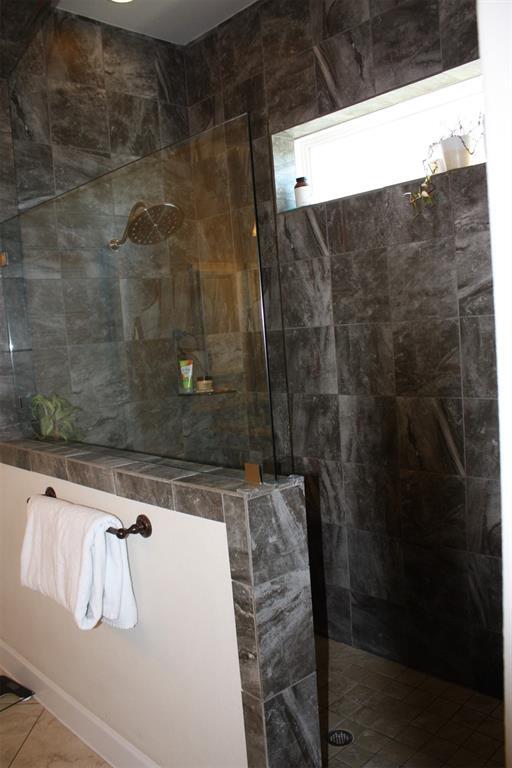 Building Photo - 393 Dayridge Dr