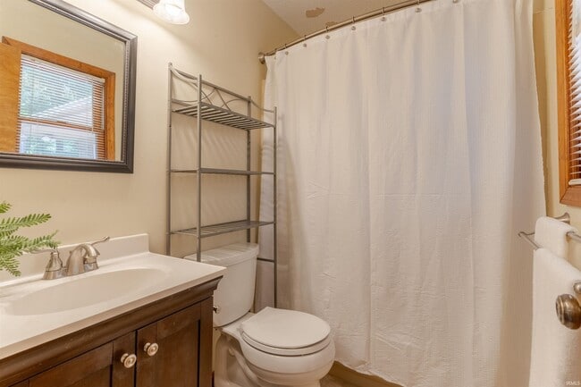 Building Photo - 6800 Oakmont Ct