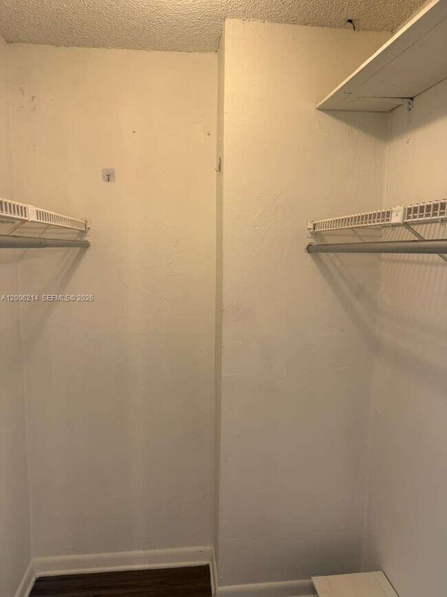 Building Photo - 1200 NE Miami Gardens Dr