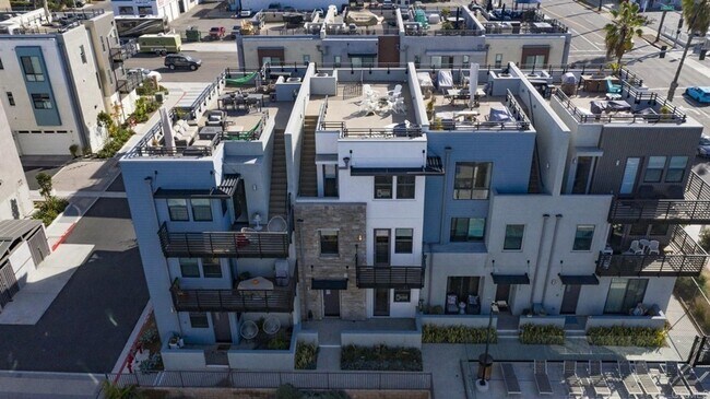 Building Photo - Downtown Oceanside Condo with pool and roo...