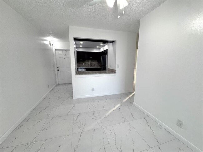 Building Photo - 10687 Royal Palm Blvd