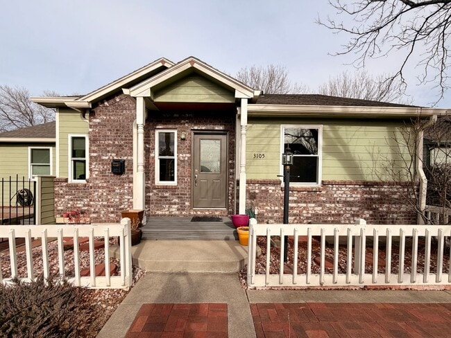 Building Photo - 5-Bed, 2.5-Bath Home Near MacIntosh Lake with Hardwood Floors, Gas Fireplace, and Finished Basement