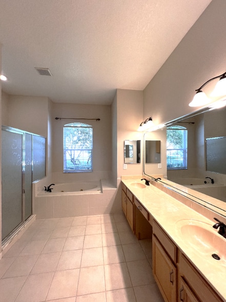 Building Photo - 708 Lakeworth Cir