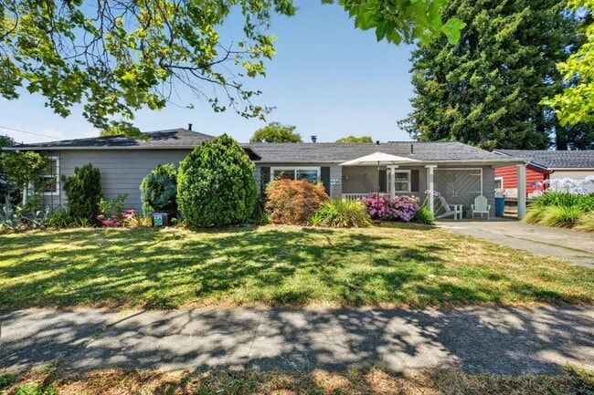 Building Photo - 2039 Montecito Ave