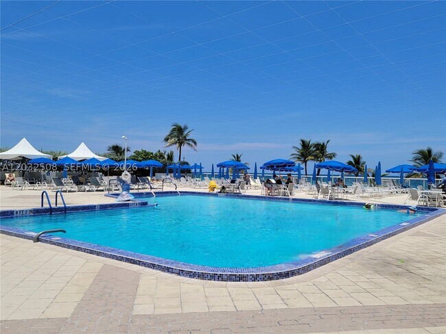 Building Photo - 2030 S Ocean Dr
