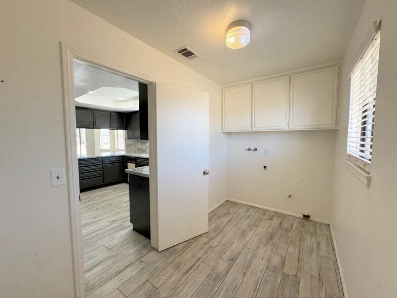 Building Photo - 14957 Mandan Rd