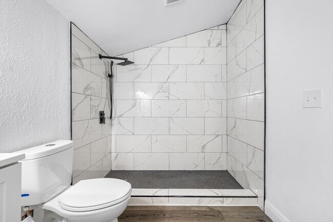 Building Photo - Fully Renovated 3-Bedroom, 2-Bathroom Home...