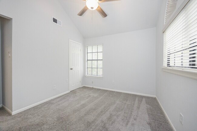 Building Photo - 86 W Stony Bridge Cir