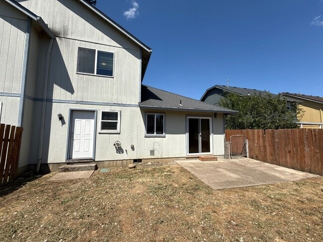 Building Photo - 4312 Sacramento Ct NE