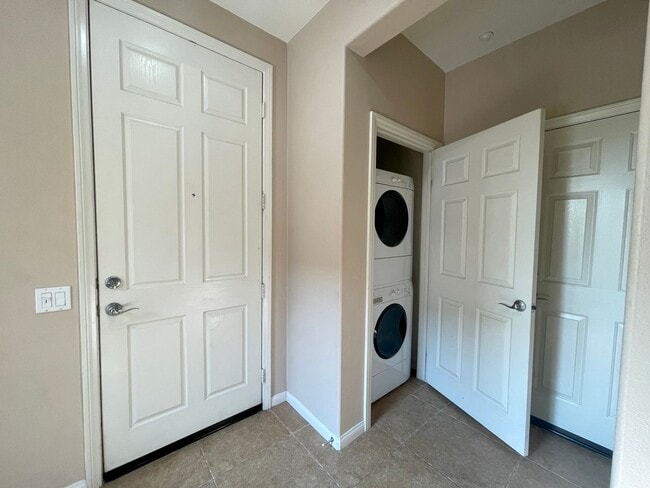 Building Photo - COMING SOON!!! 2 Bedroom 2 Bathroom 2 Story Condo in Palm Desert