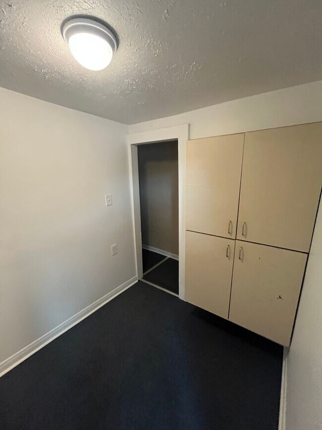 Building Photo - 410-412-412 Scio St